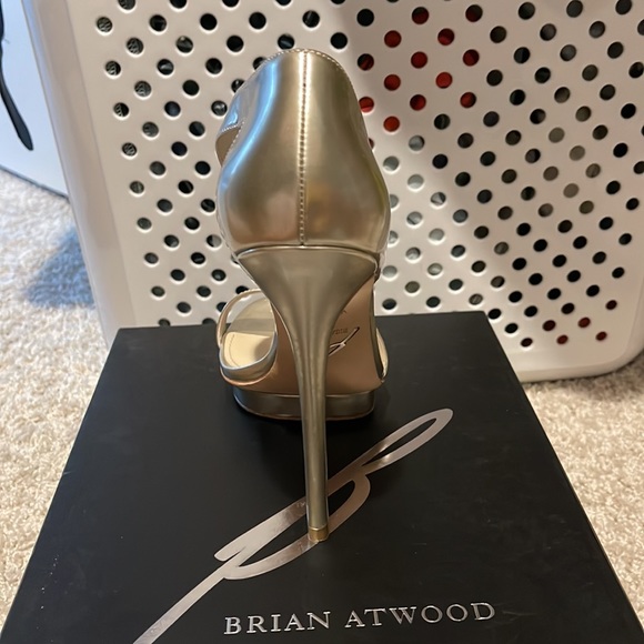 Brian Atwood Consort Champagne Gold Sandals Heels Sz 8 - Picture 3 of 6